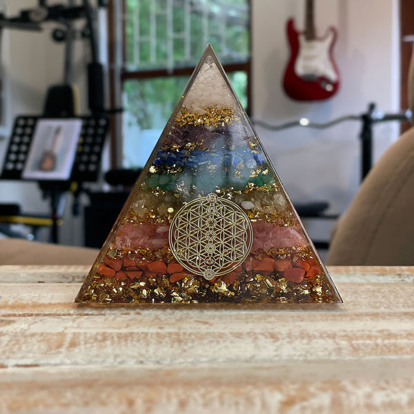 Orgonite Pyramid - 7 Chakra (Large) - Mi Chakra