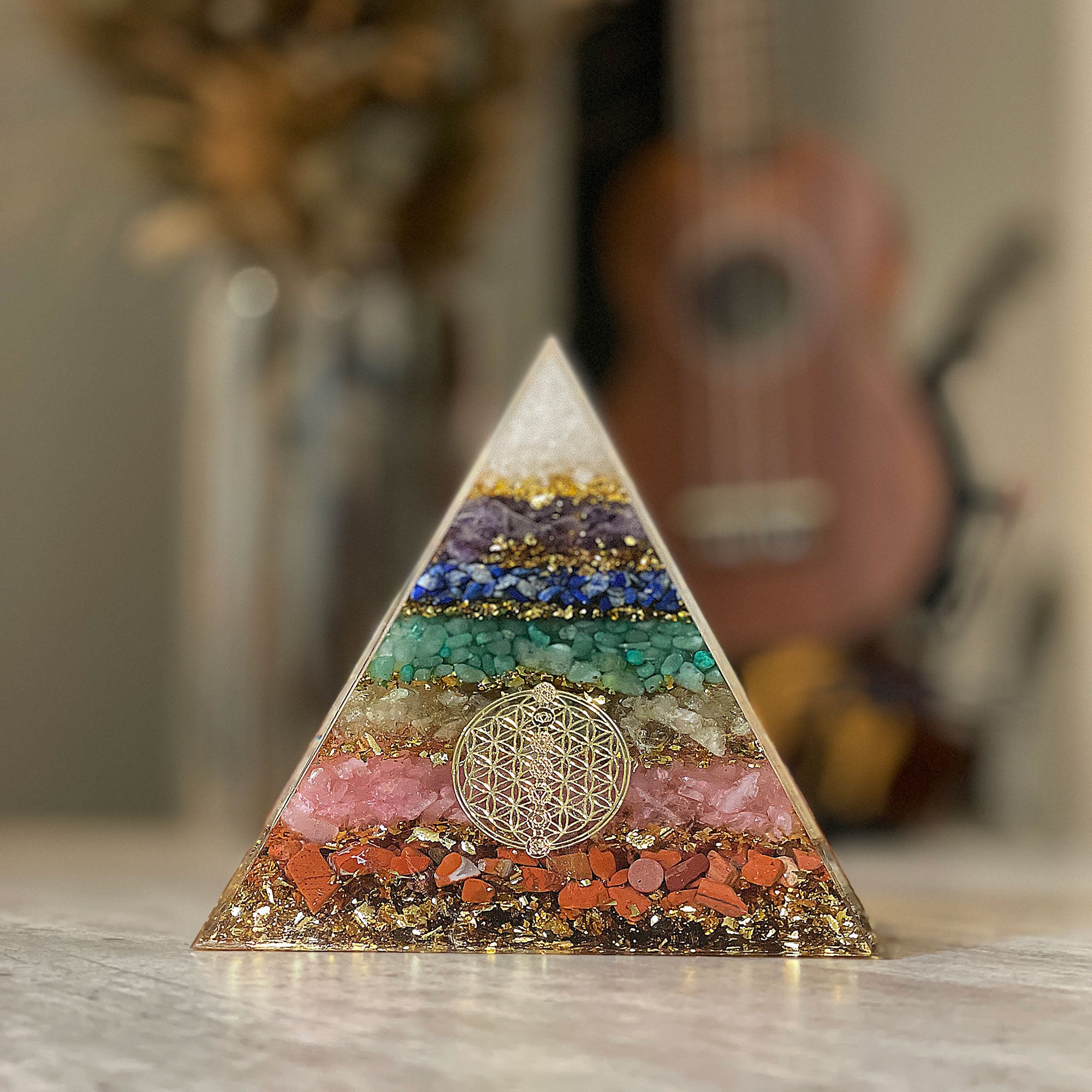 Orgonite Pyramid - 7 Chakra (XL) - Mi Chakra